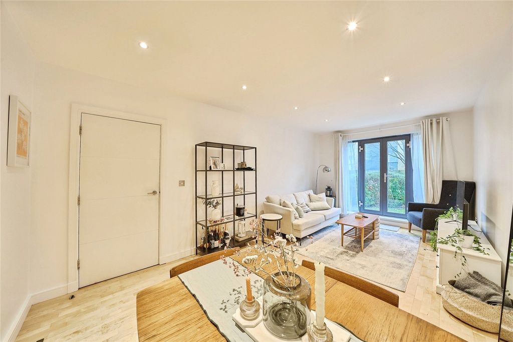 Property photo 2 of 21 Picture No. 18