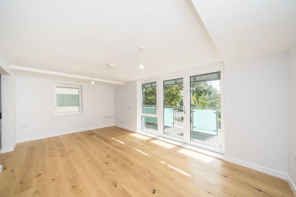 Property photo 2 of 6