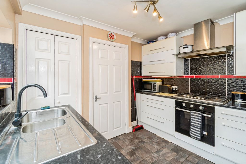 Property photo 2 of 17