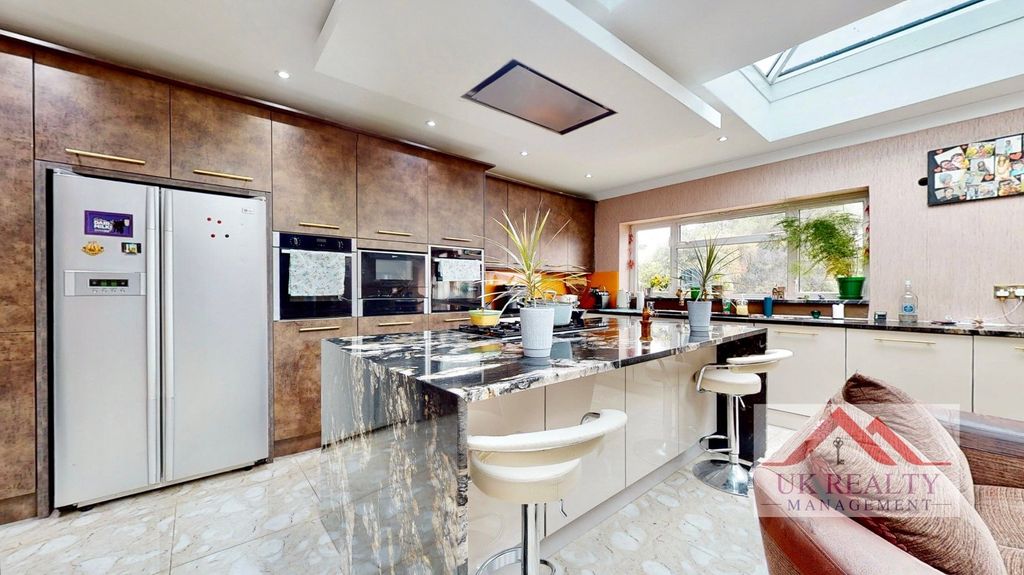 Property photo 3 of 56 Picture No. 14