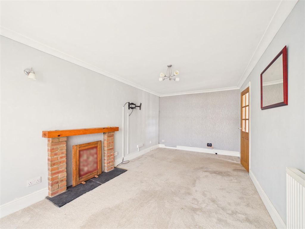 Property photo 3 of 13 Cam03303G0-Pr0350-Still005.Jpg