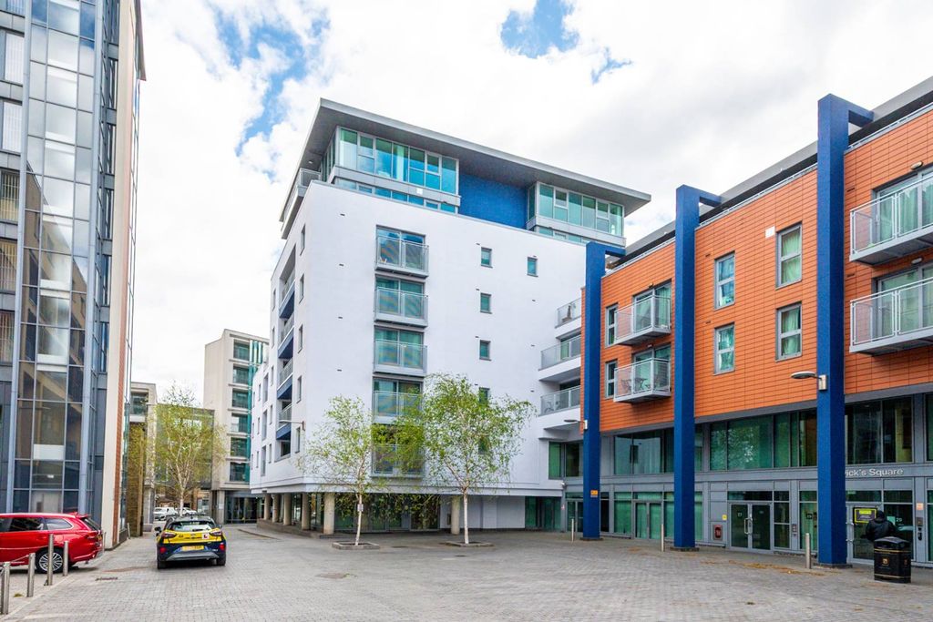 Property photo 2 of 8