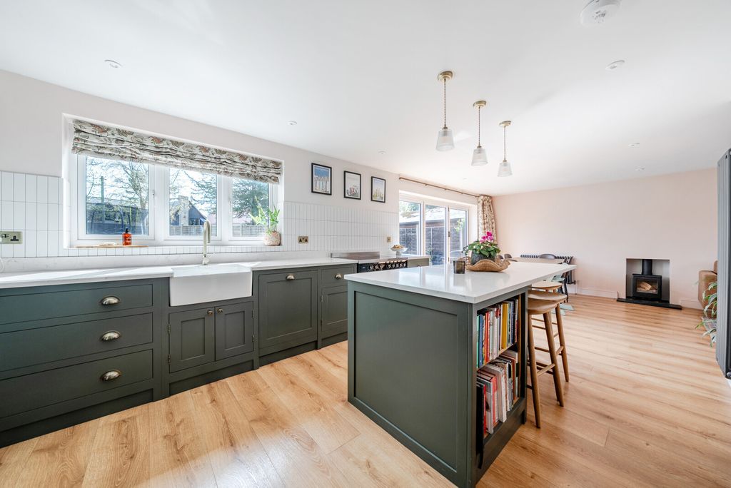 Property photo 2 of 25 1446104-1-69De447...