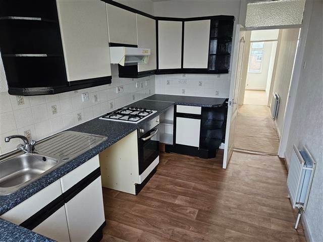 Property photo 3 of 6 Kitchen