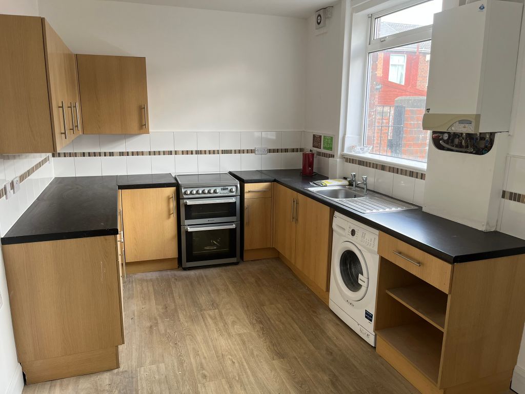 Property photo 3 of 7 Kitchen