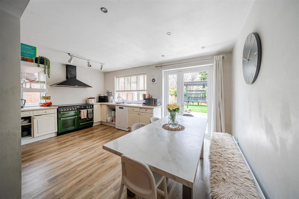 Property photo 3 of 19 Kitchen