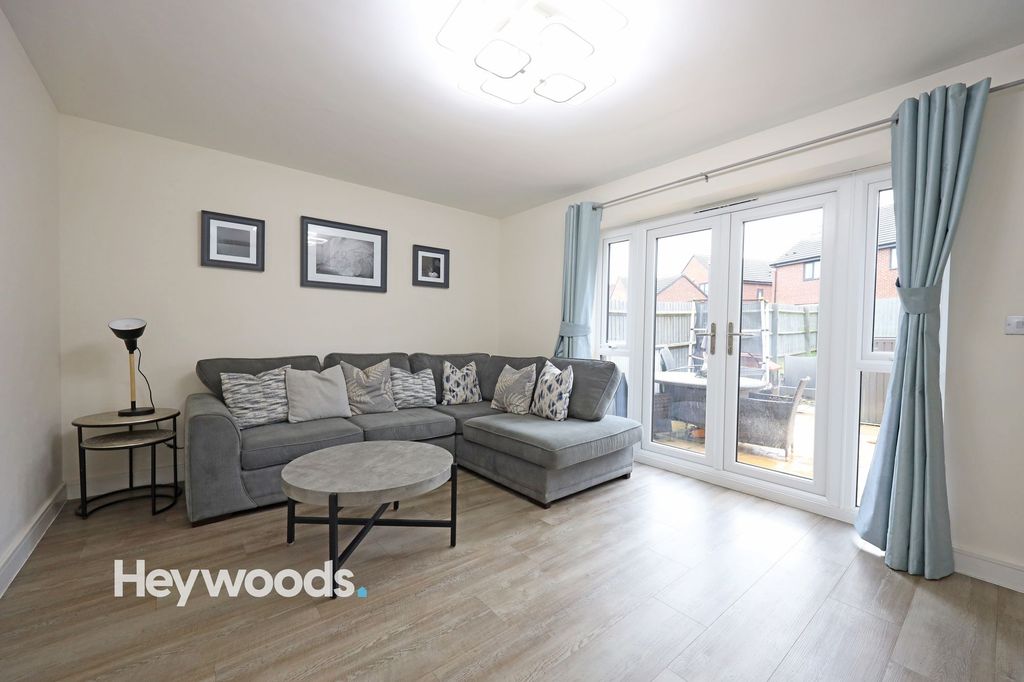 Property photo 2 of 27