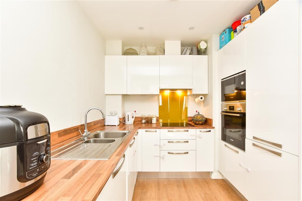 Property photo 2 of 9 Kitchen