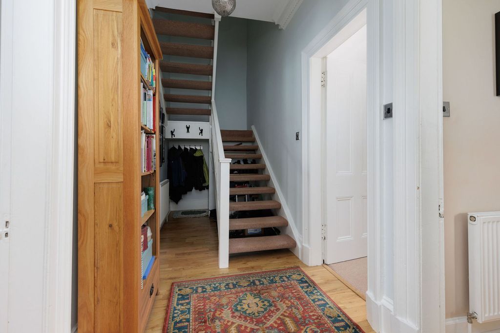 Property photo 2 of 33