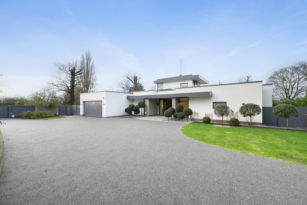 Property photo 2 of 42