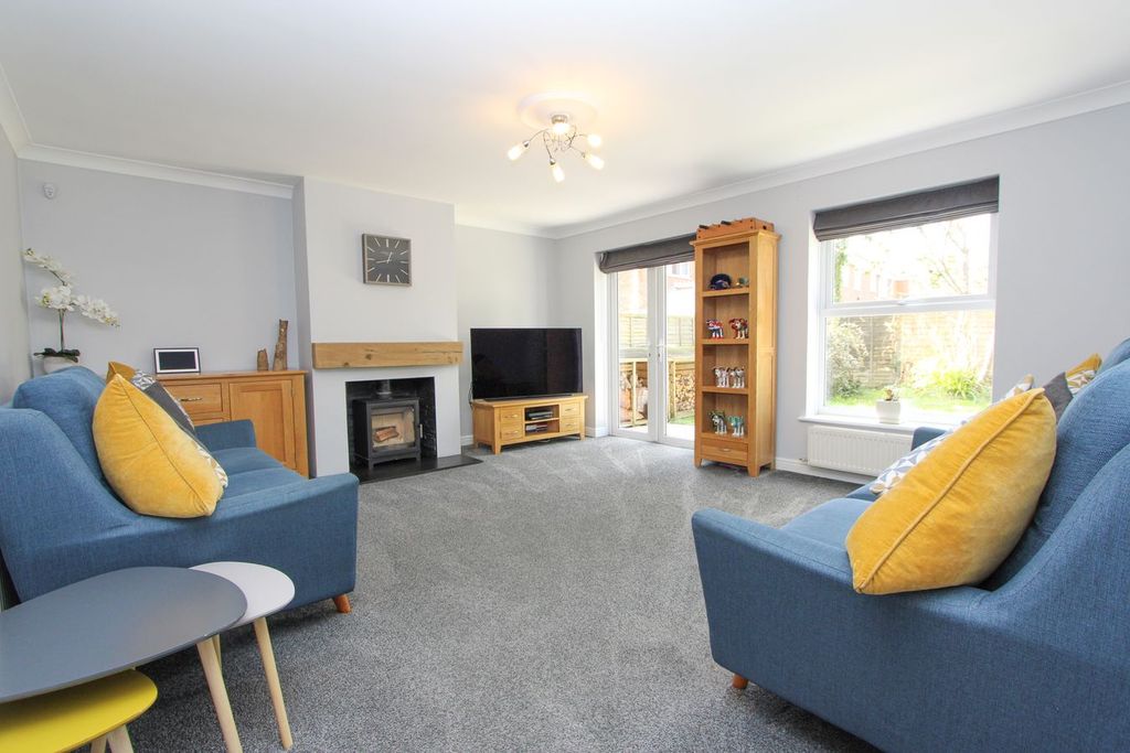 Property photo 2 of 32