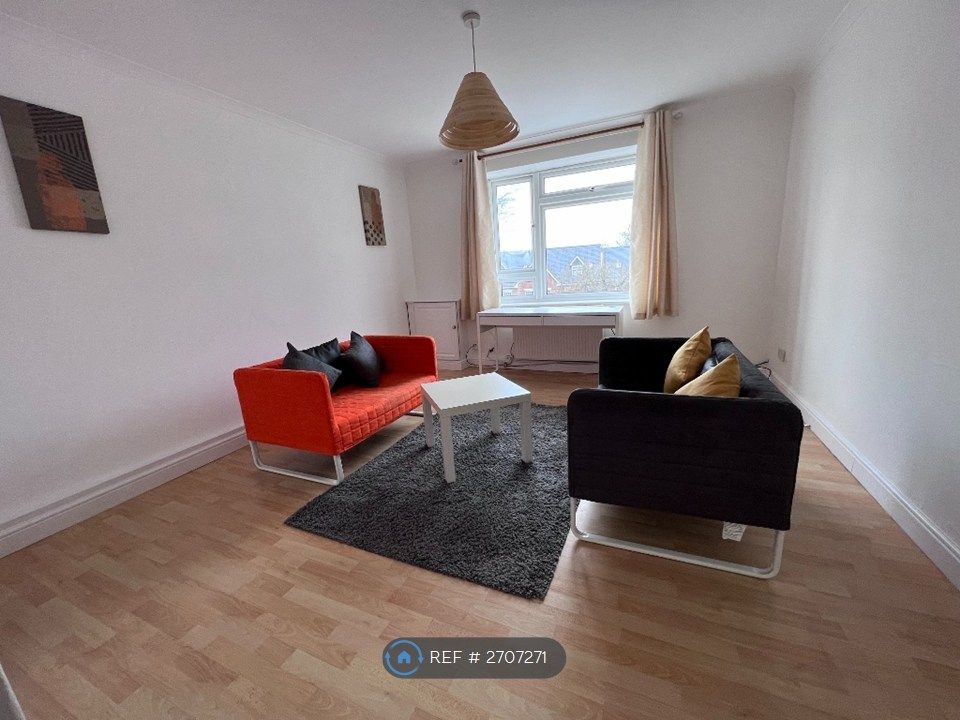 Property photo 3 of 10 Living Room (4m * 4m)