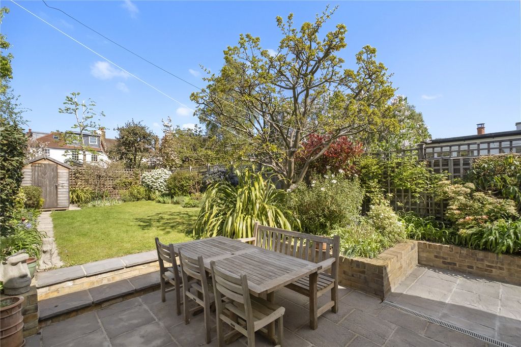 Property photo 3 of 12 Garden