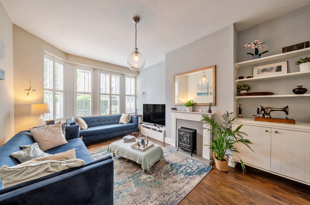 Property photo 3 of 28 Ewemove Harrogate Living Room