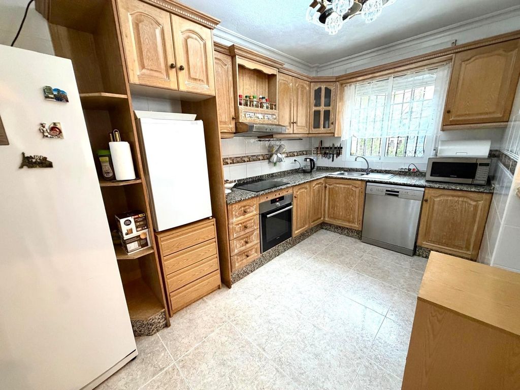 Property photo 2 of 28