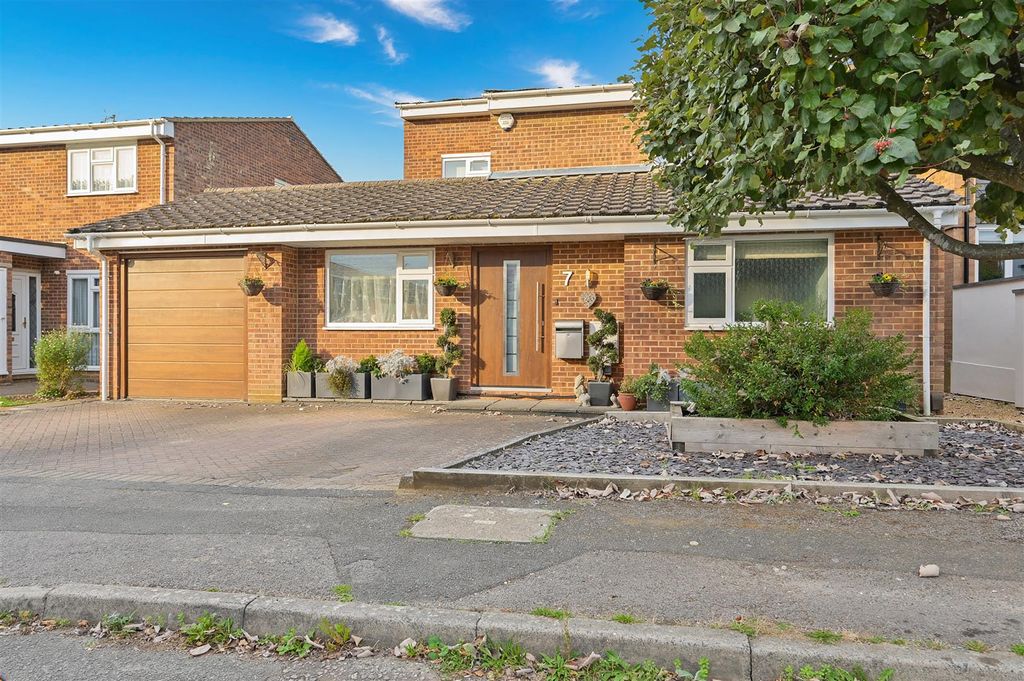Property photo 1 of 12 7 Greatfield Close-38.Jpg