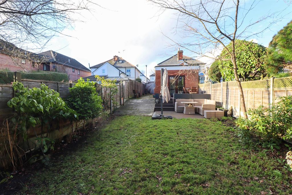 Property photo 2 of 22 Garden