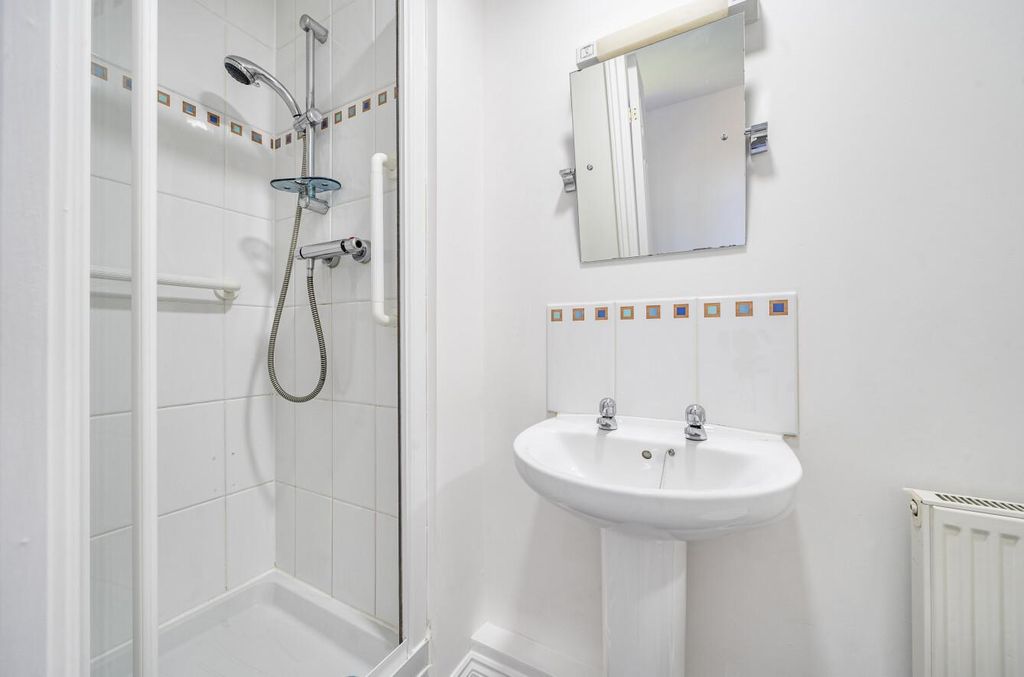Additional image 9 of 3 bed flat for salePopham Close, Tiverton, Devon EX16
