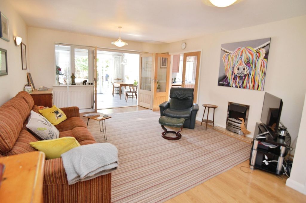Property photo 2 of 11