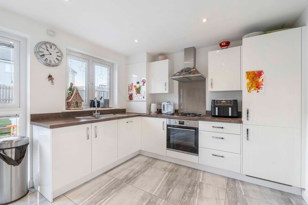 Property photo 2 of 36