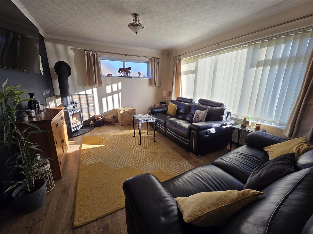 Property photo 3 of 13 20251121_102811.Jpg