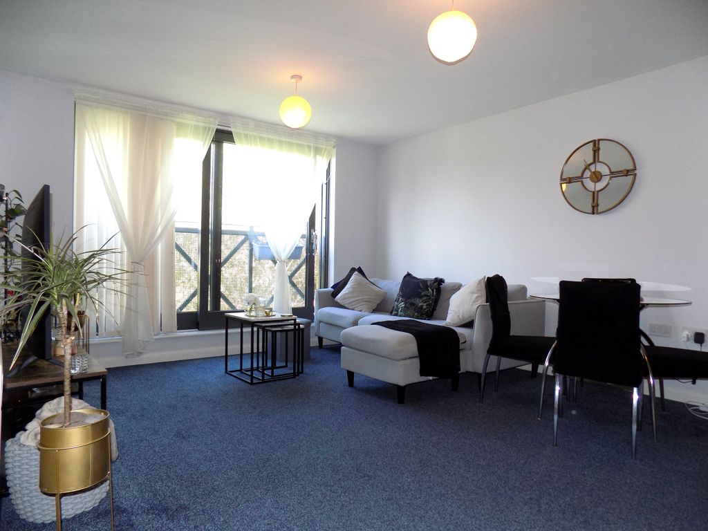 Property photo 2 of 13 Lounge