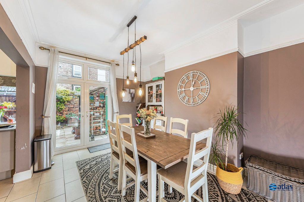 Property photo 3 of 18 Dining Area