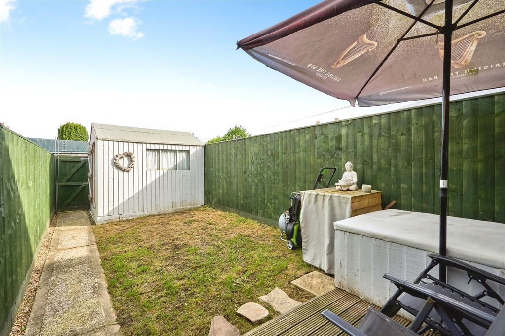 Property photo 2 of 11 Garden