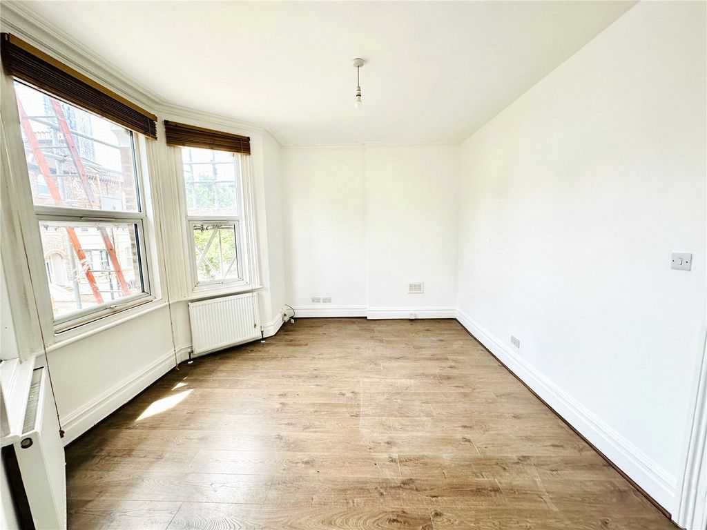 Property photo 3 of 8 Picture No. 06