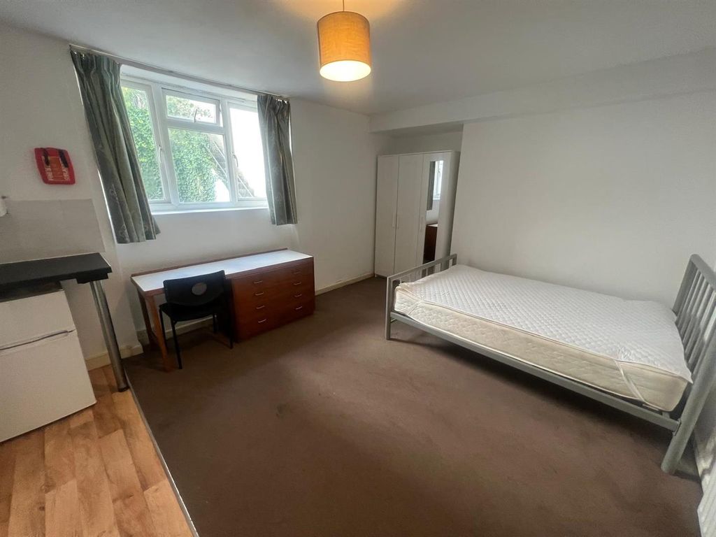 Property photo 1 of 7 Bedroom