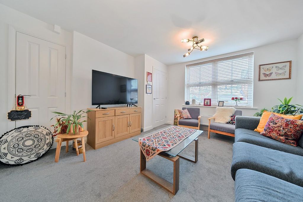 Property photo 3 of 20 1383756-25-692d6c3F63284-Arw-1.Jpg