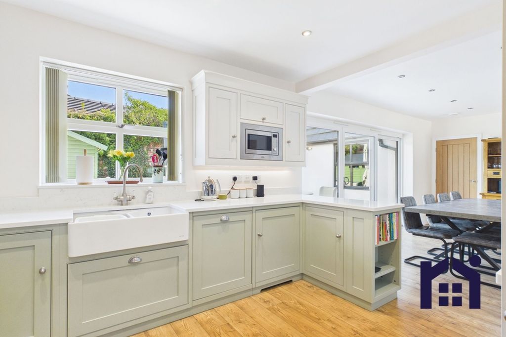 Property photo 3 of 26 Kitchen