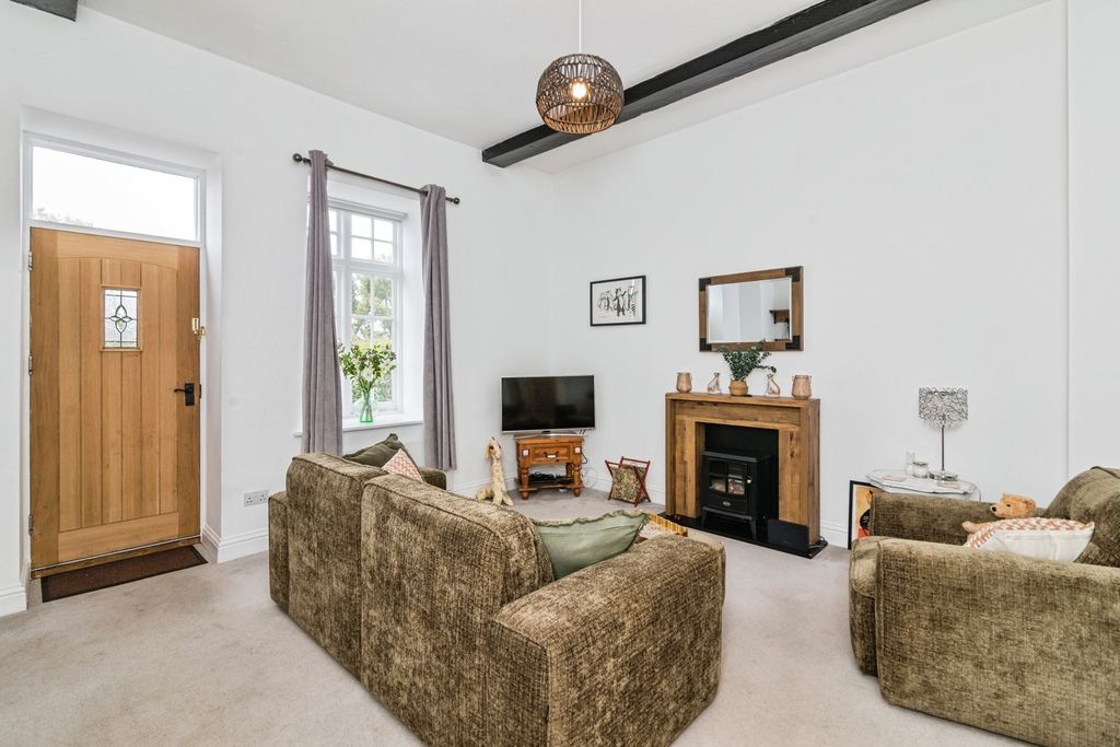 Property photo 2 of 17 Sitting Room