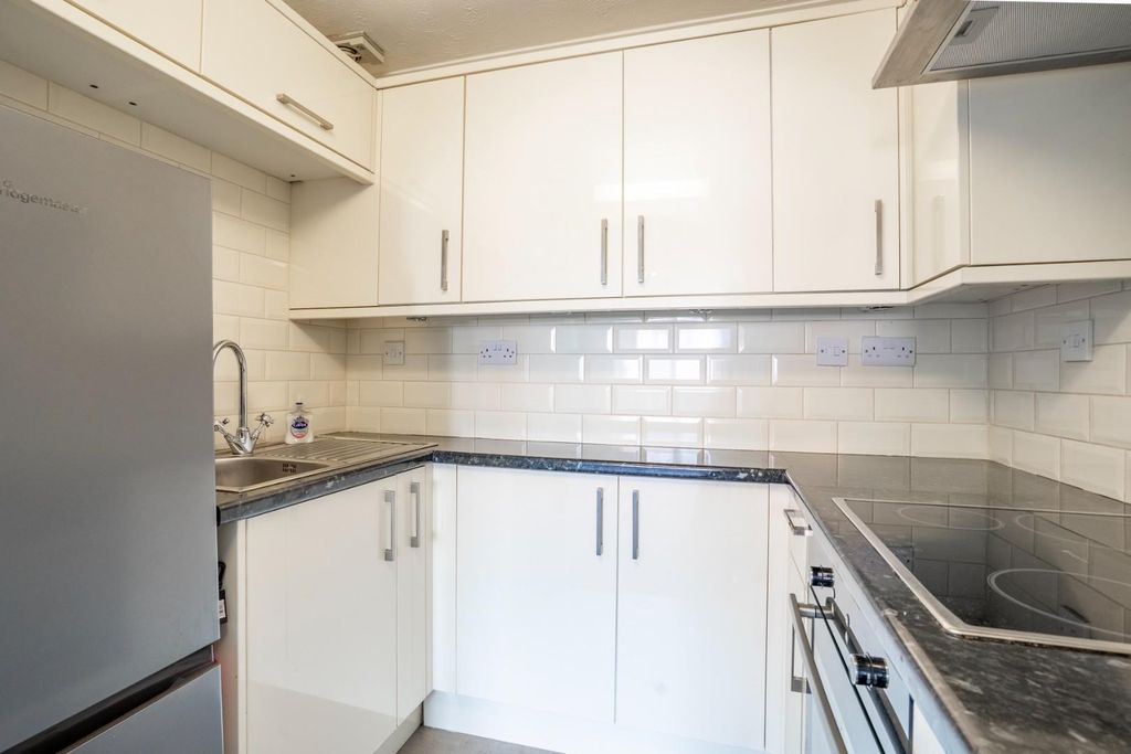 Property photo 3 of 12 Kitchen