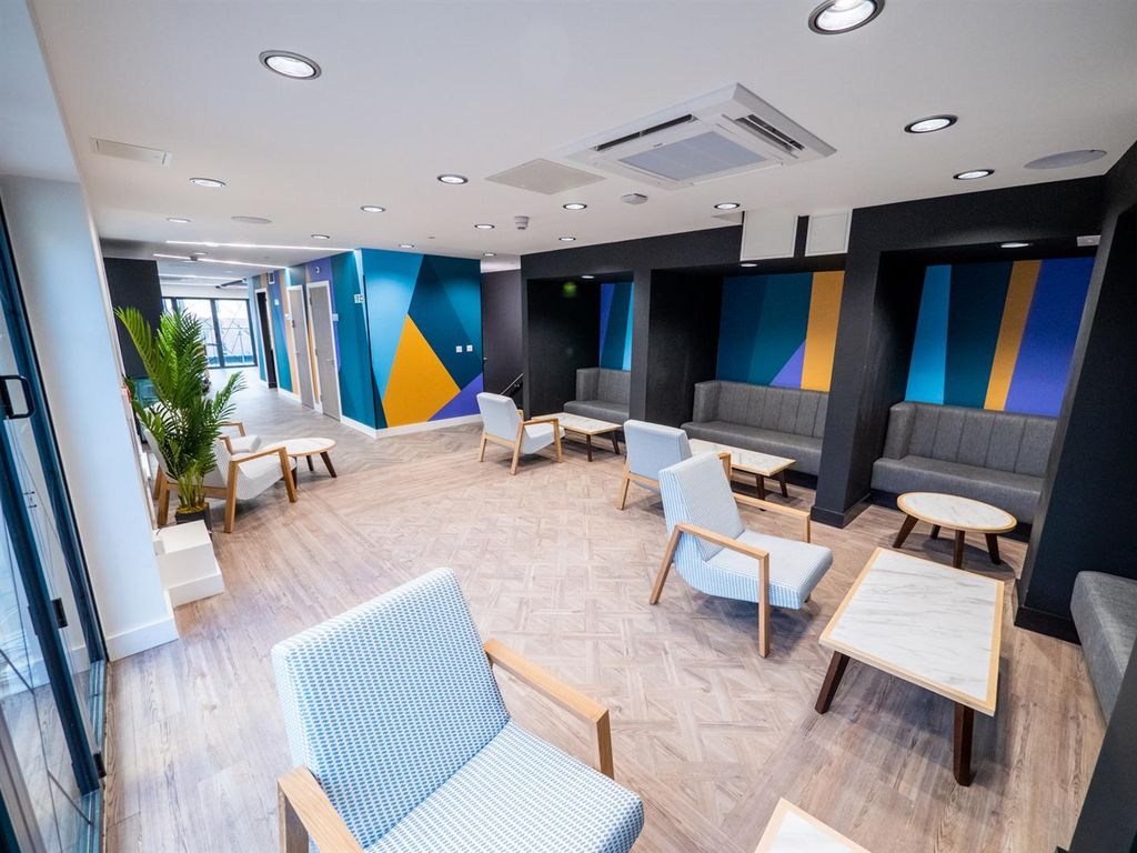 Property photo 1 of 32