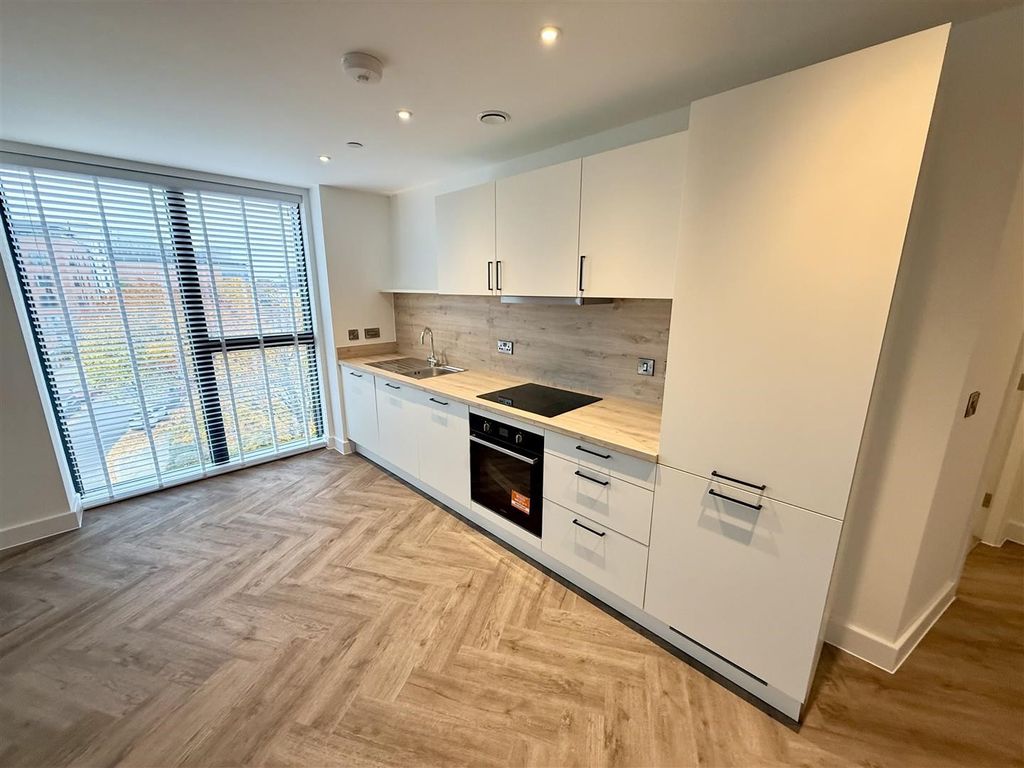 Property photo 3 of 17 Kitchen