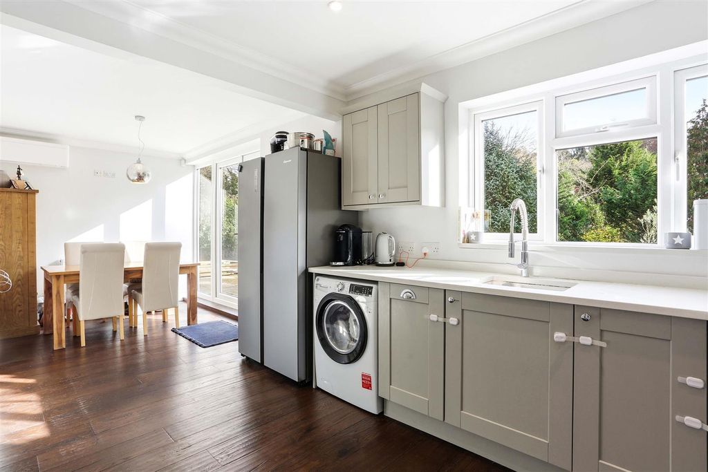 Property photo 3 of 22 1570328107 - 8.Jpg