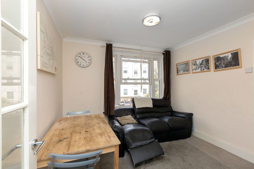 Property photo 1 of 9 Photo 6