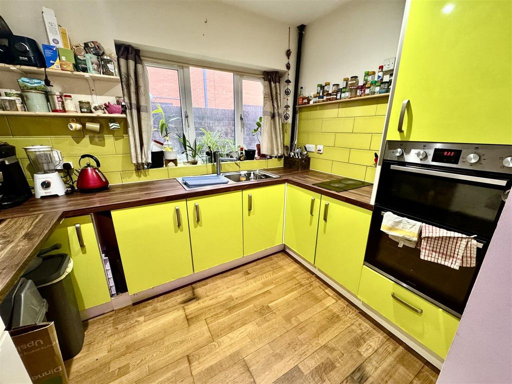 Property photo 1 of 7 Tempimageebzz3B.Jpg