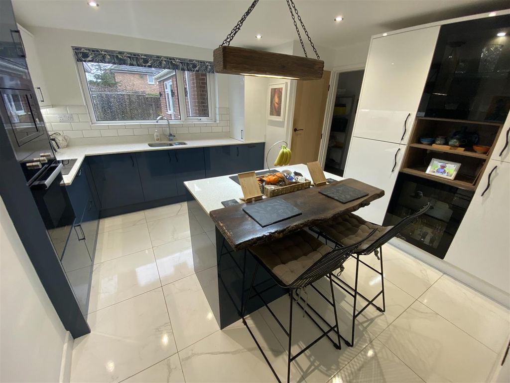 Property photo 2 of 17 Kitchen/Dining Room