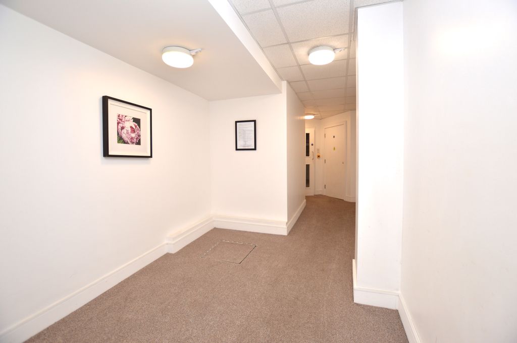 Property photo 2 of 7 Entrance