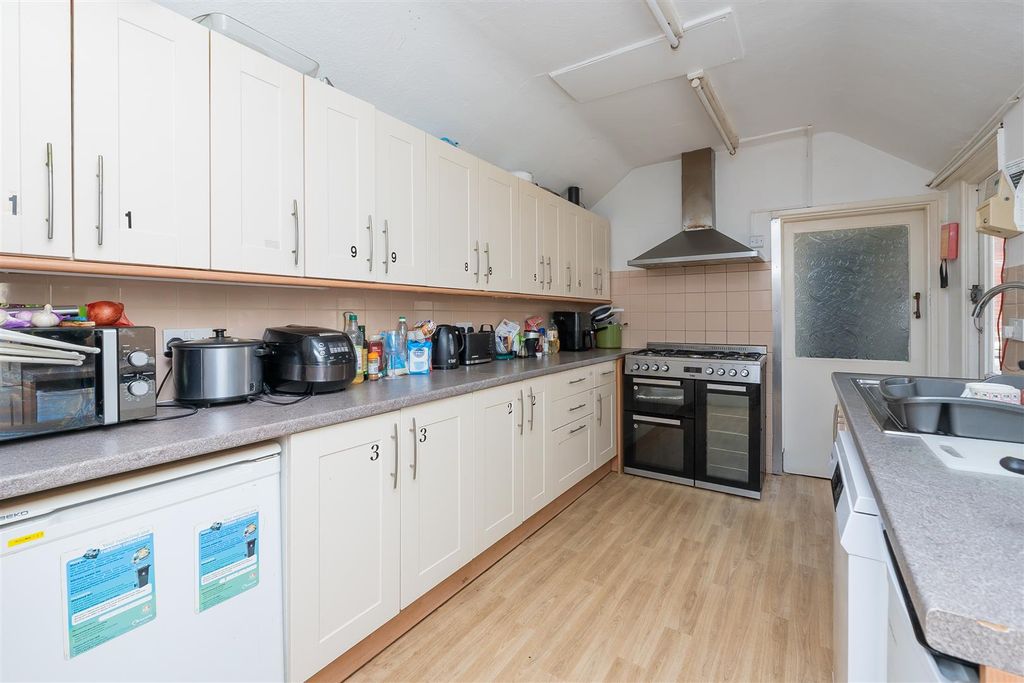 Property photo 3 of 34 41-Carnarvon-Road-Bs6-7Du-9.Jpg