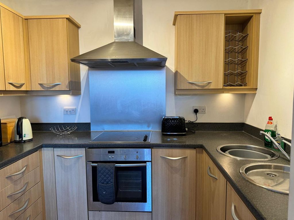 Property photo 3 of 14 18.Jpg