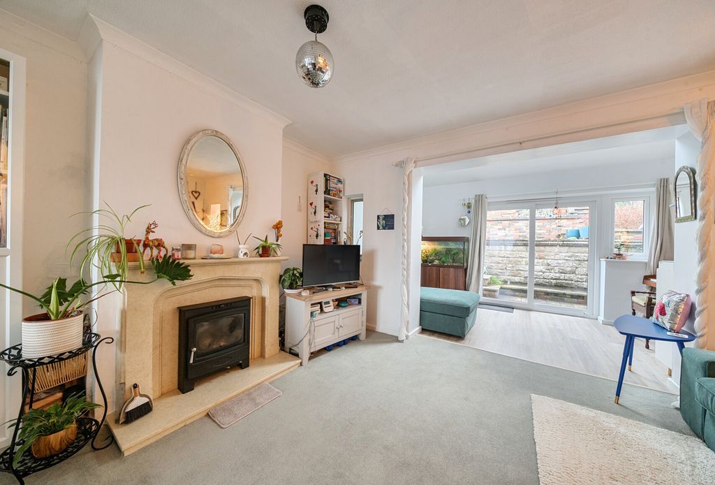 Property photo 2 of 18 Open-Plan