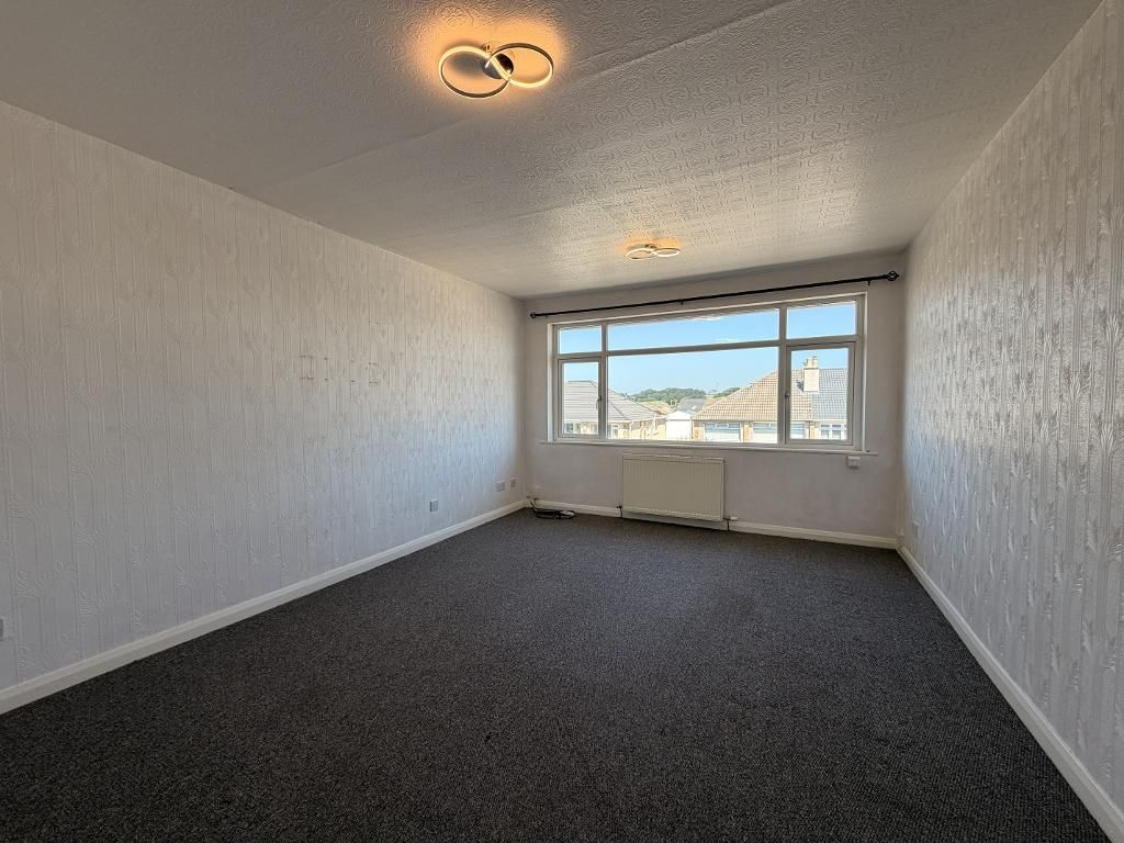 Property photo 2 of 16 Lounge