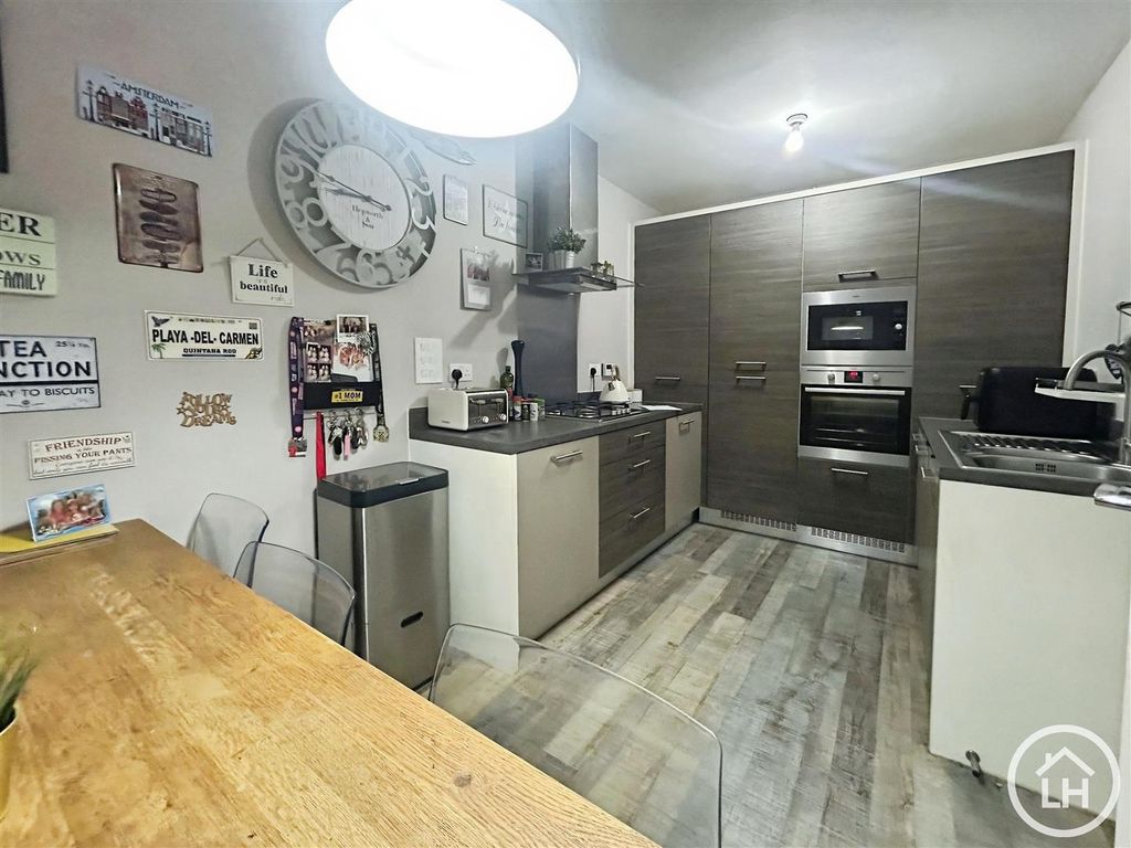 Property photo 2 of 18 Kitchen Diner