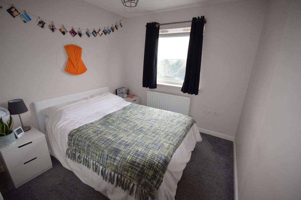 Property photo 3 of 11 Master Bedroom