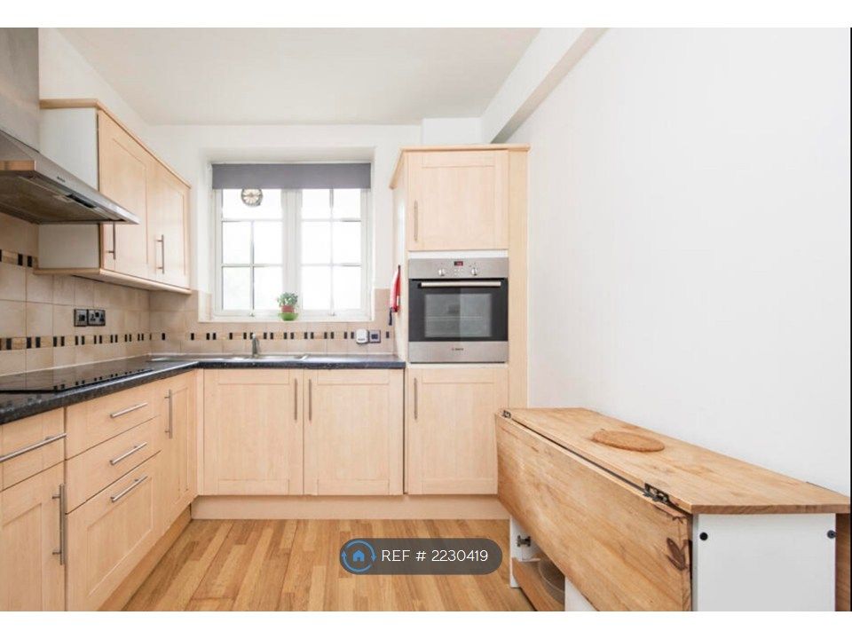 Property photo 2 of 11 Kitchen