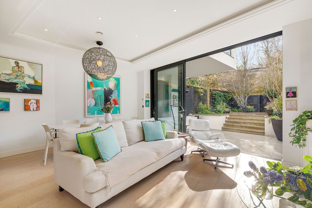 Property photo 2 of 61