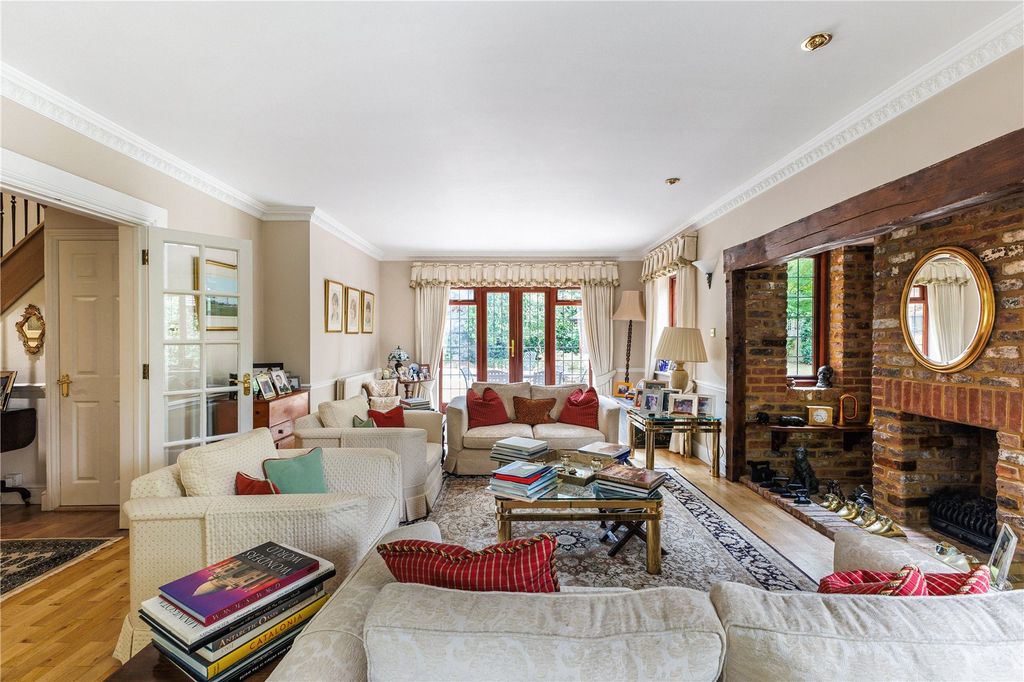 Property photo 3 of 24 Living Room